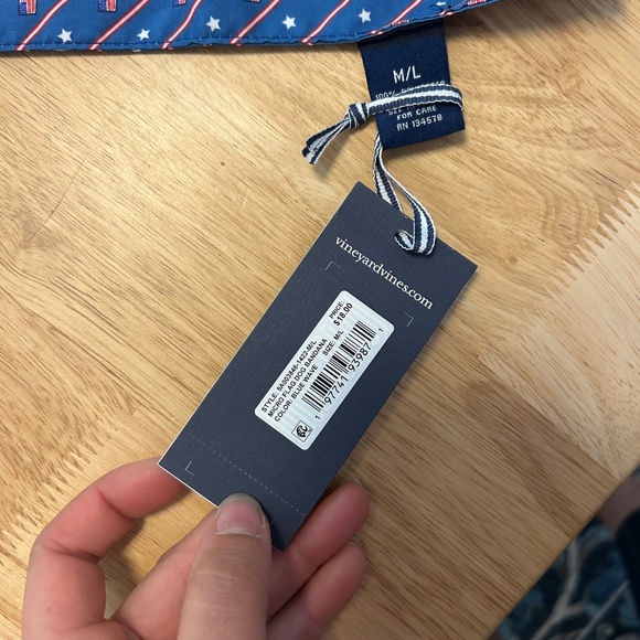 Vineyard Vines Dog Bandana NWT - Picture 2 of 3